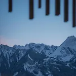 كولنست فندق 4*