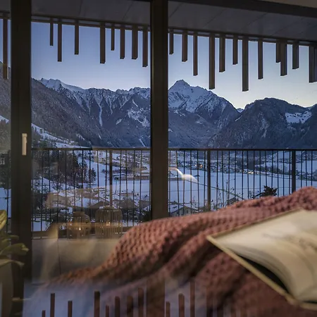 Coolnest Hotel