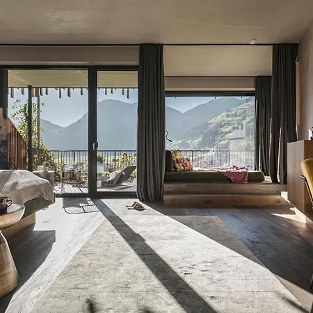 Отель Coolnest 4*